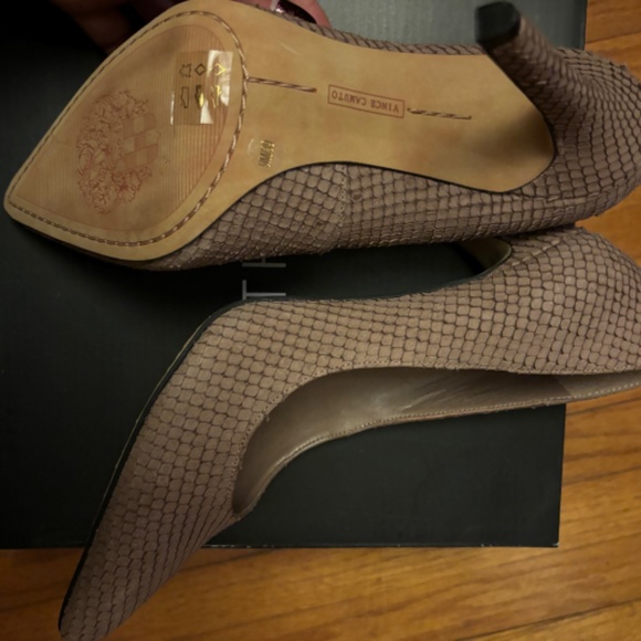 Vince Camuto “Kain”Pump, textured leather, size 9 - Picture 4 of 5